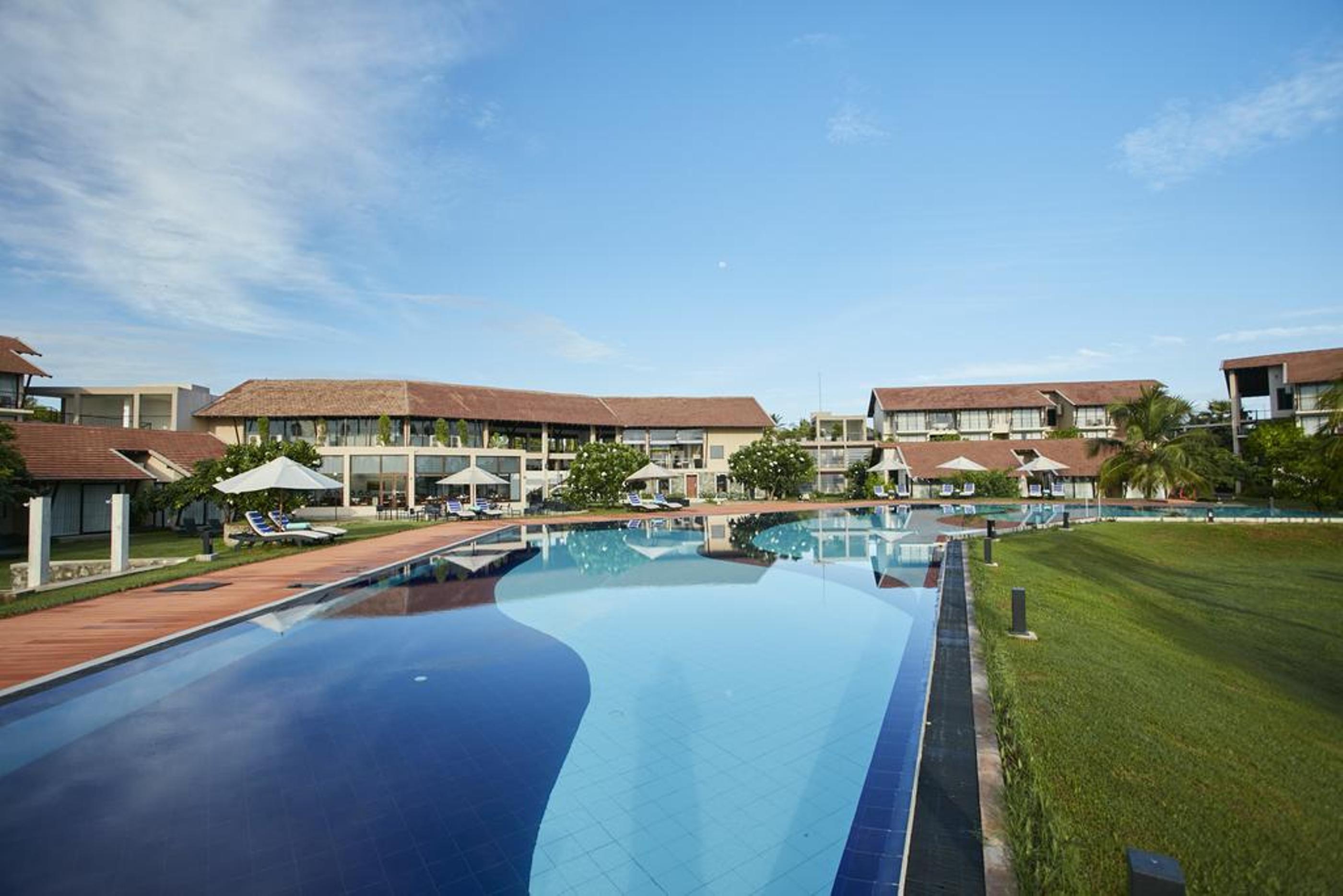The Calm Resort & Spa Passikudah Екстериор снимка