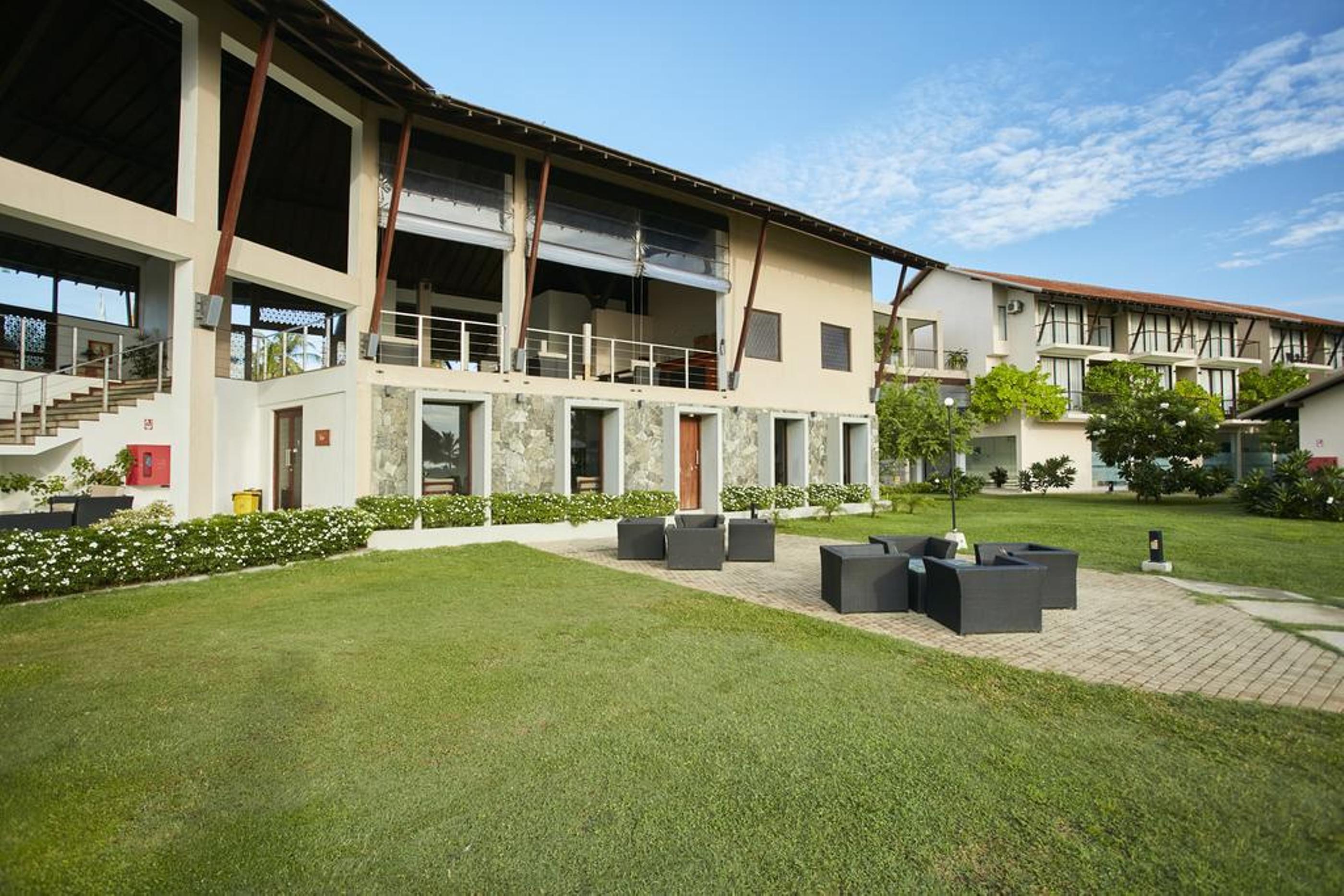 The Calm Resort & Spa Passikudah Екстериор снимка