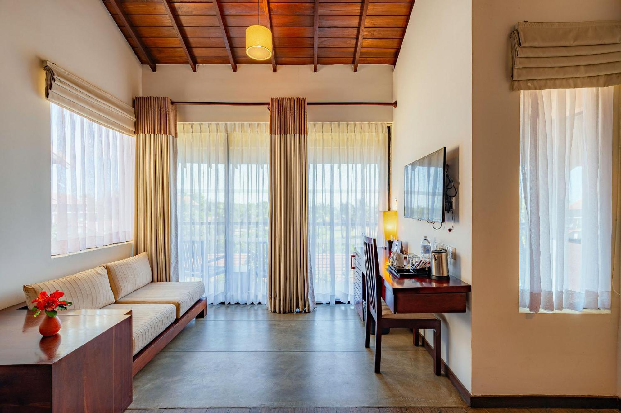 The Calm Resort & Spa Passikudah Стая снимка