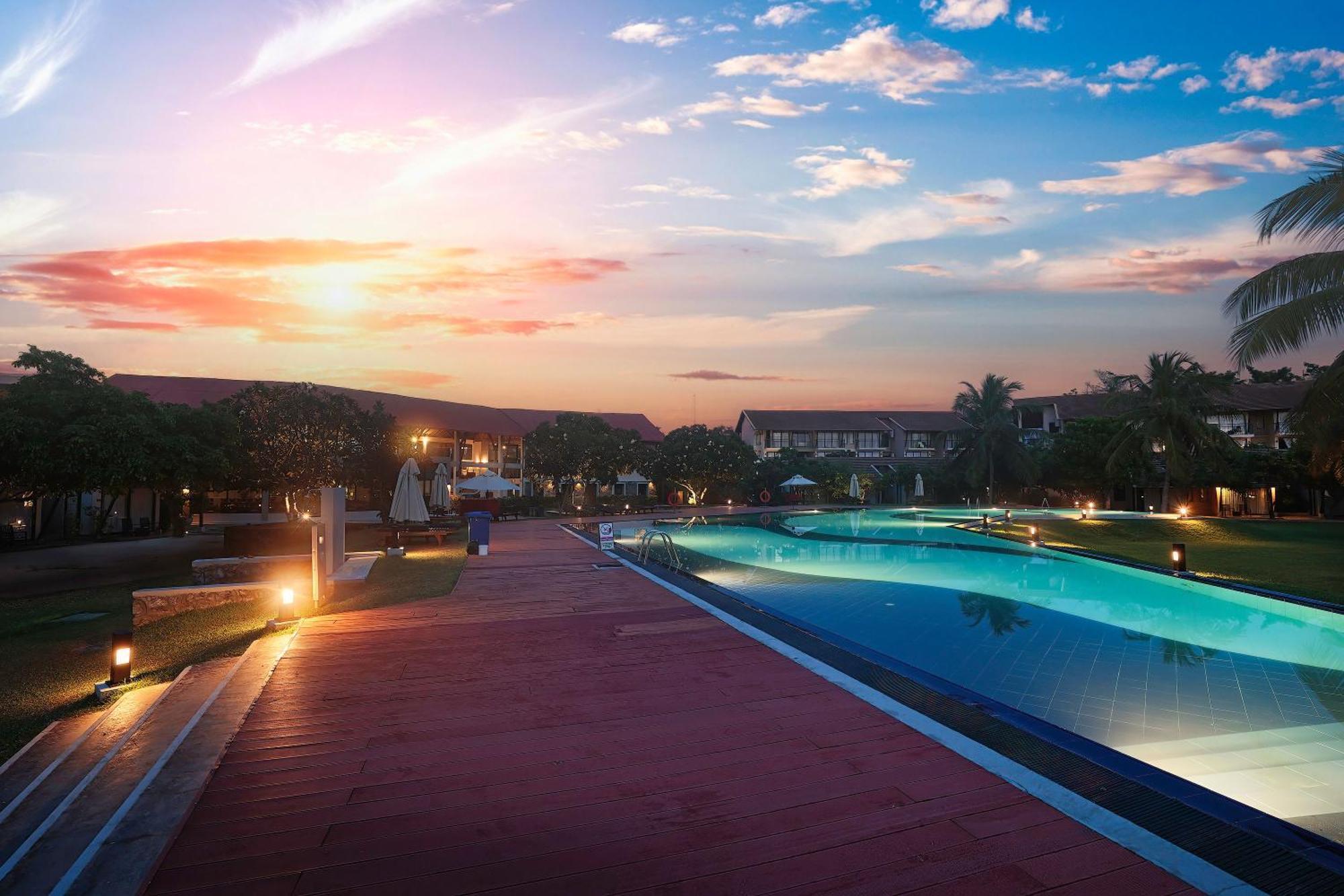 The Calm Resort & Spa Passikudah Екстериор снимка