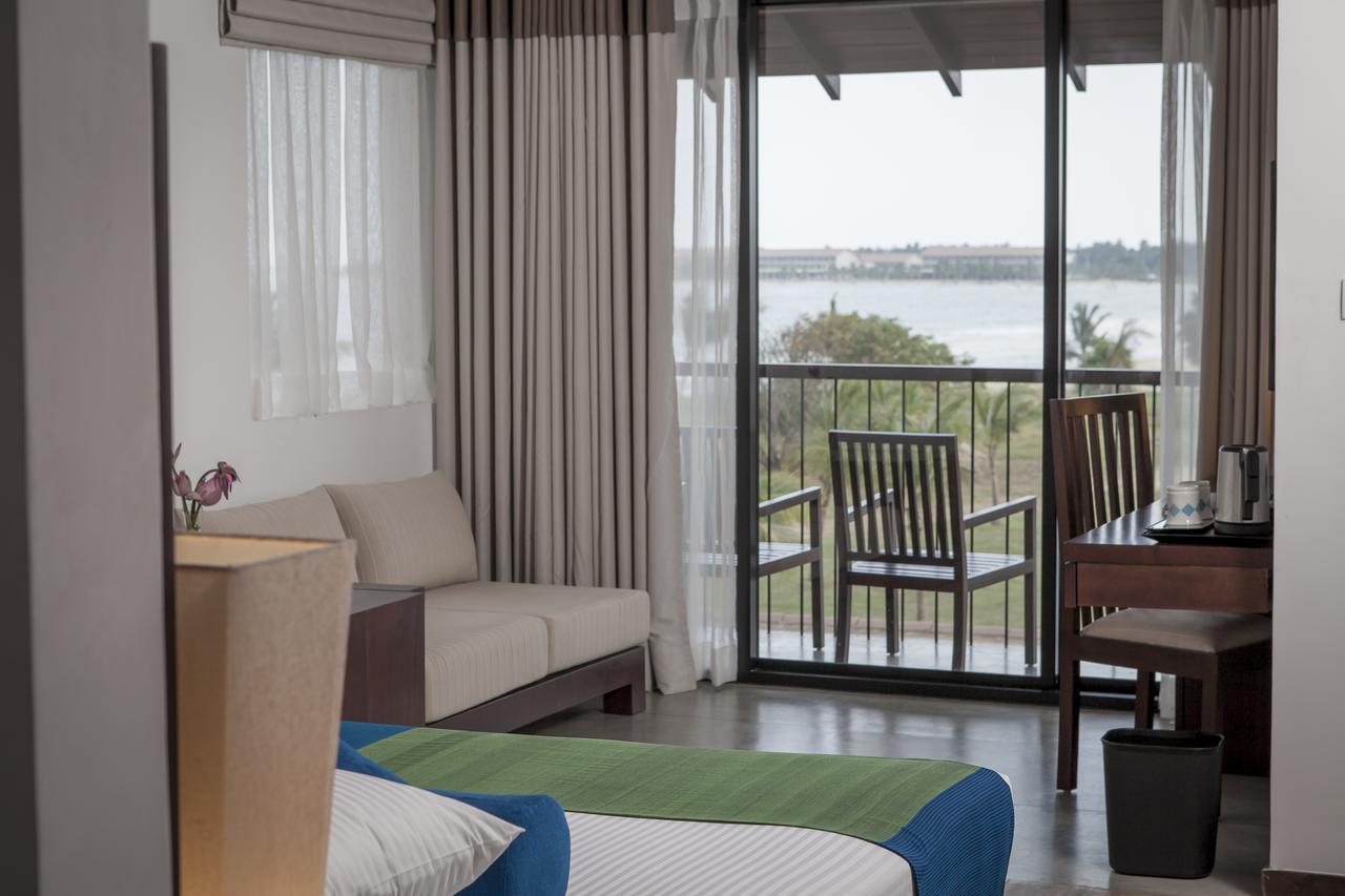 The Calm Resort & Spa Passikudah Екстериор снимка