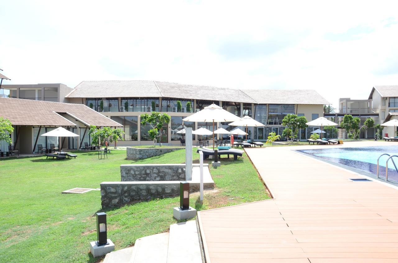 The Calm Resort & Spa Passikudah Екстериор снимка
