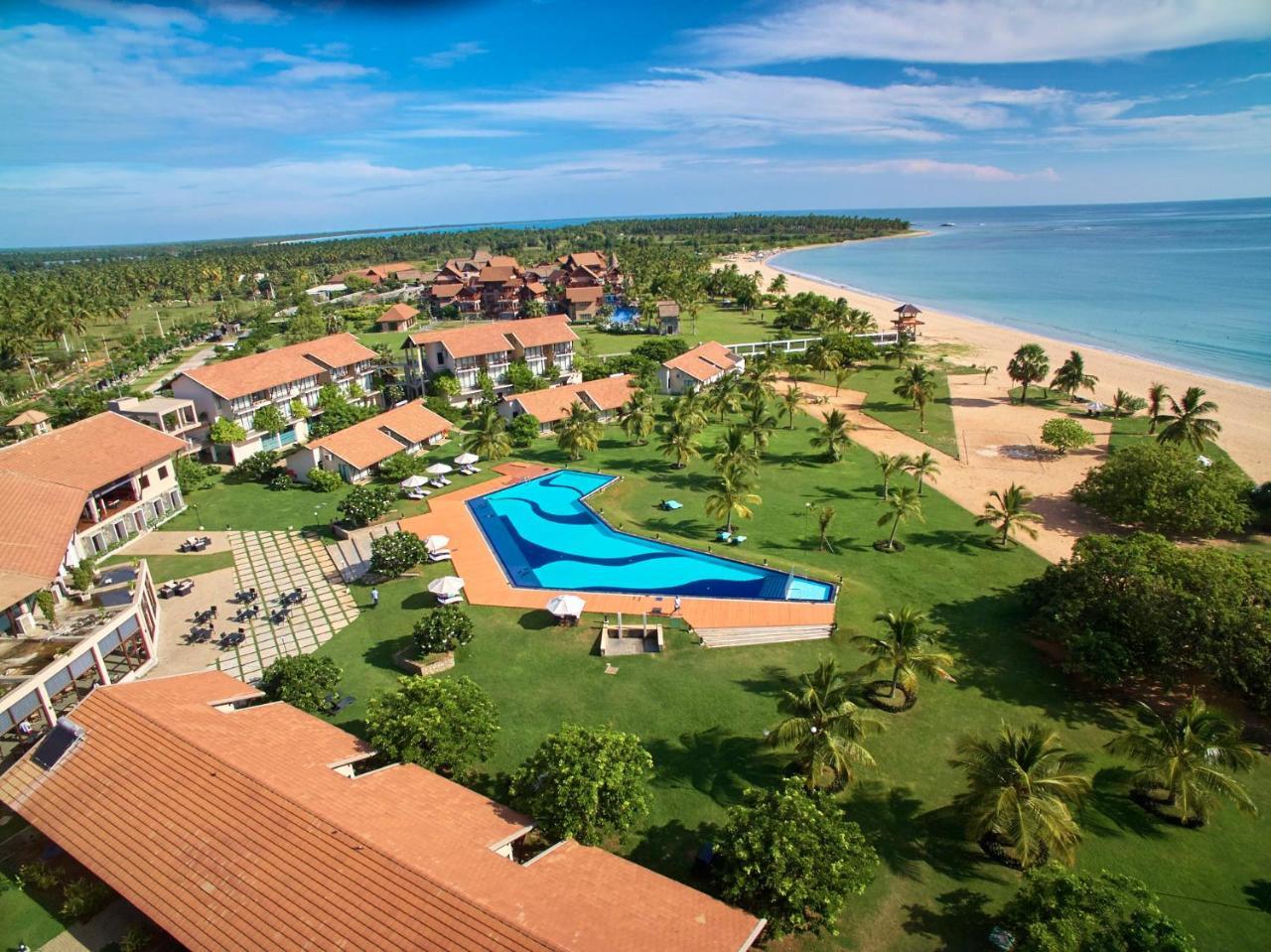 The Calm Resort & Spa Passikudah Екстериор снимка
