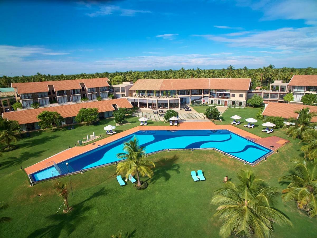 The Calm Resort & Spa Passikudah Екстериор снимка